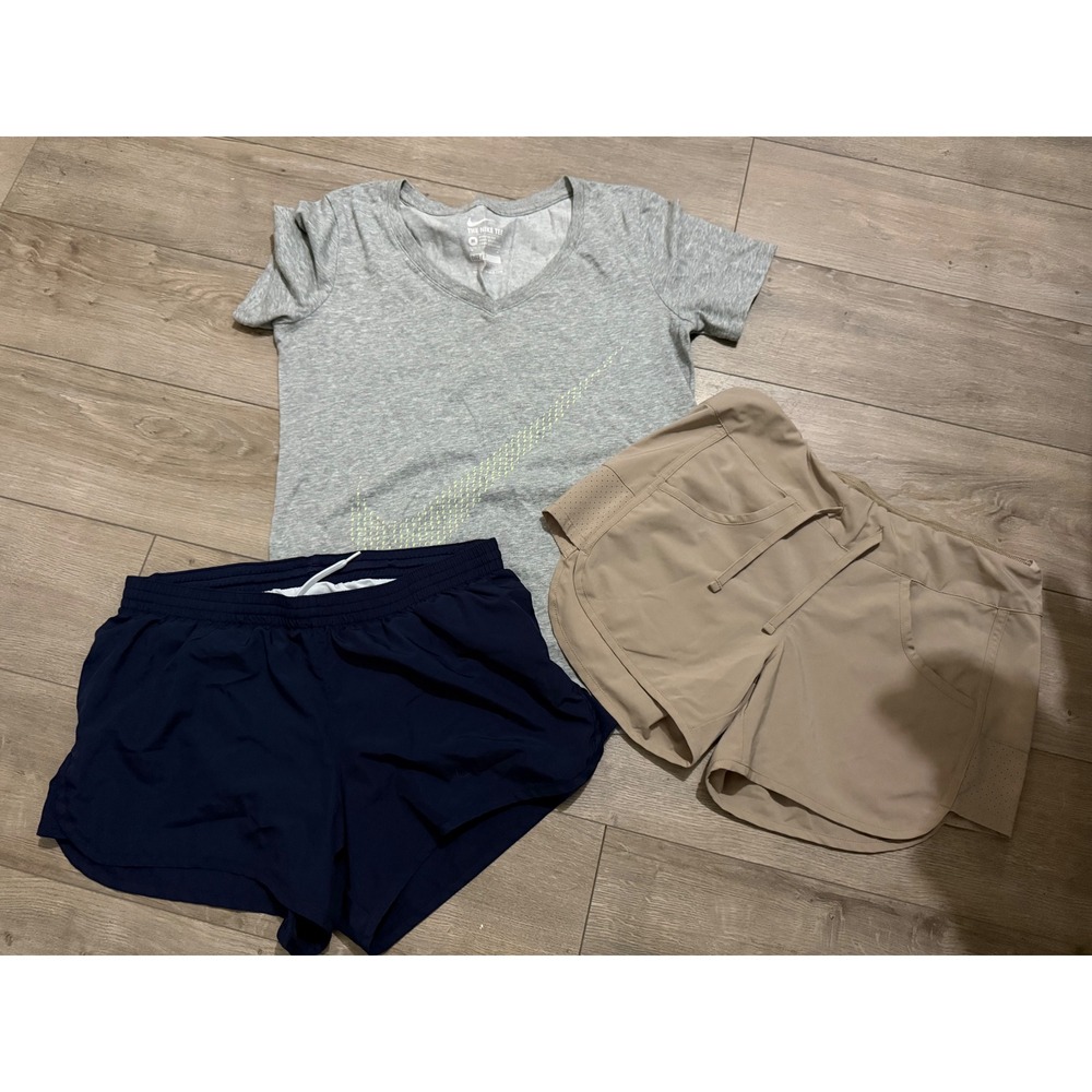 Nike Magellan Augusta Activewear Bundle Womens Tee and Shorts Set S/M